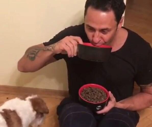 Стас Костюшкин в отсутствии жены ест собачий корм