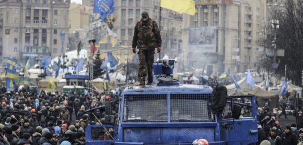 Суд отправил на повторное рассмотрение дело о выдаче оружия со складов МВД во время Майдана