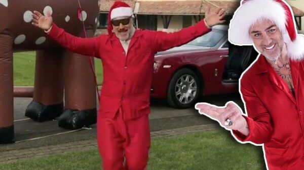 «Танцующий миллионер» в образе Санта Клауса «запряг» оленя в Rolls-Royce и станцевал