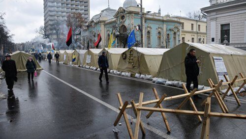 У Верховной рады люди собираются на митинг в поддержку Саакашвили