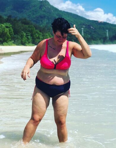 Участница «Дом-2» Александра Черно шокировала поклонников в Instagram фото в бикини со складками жира