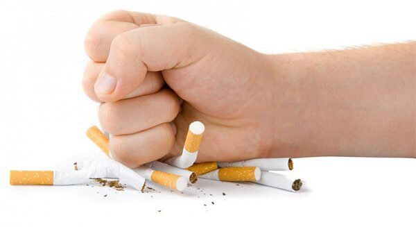 Ученые: Курение негативно влияет на привлекательность человека
