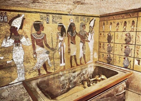 Ученые обнаружили две гробницы династии фараонов
