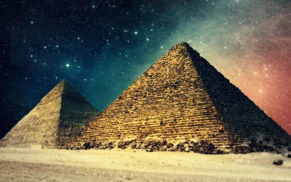 Уфологи нашли на архивных снимках Луны шестигранную пирамиду