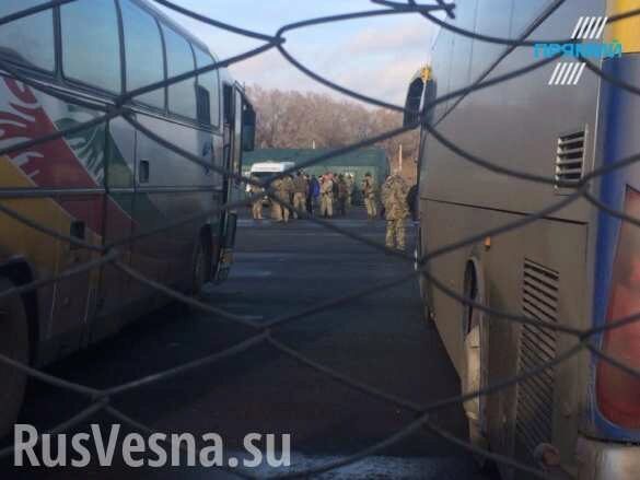 Украинская сторона передала ДНР и ЛНР 237 задержанных из 306