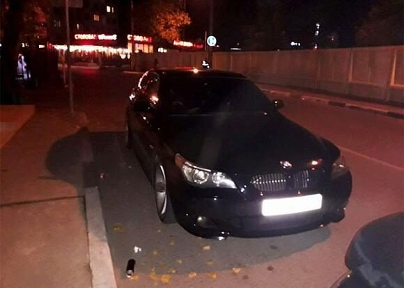 В Адлерском районе Сочи автомобиль «БМВ» сбил коляску с годовалым ребенком