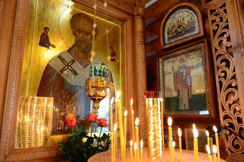 В Донецкой области снаряд попал в храм во время богослужения