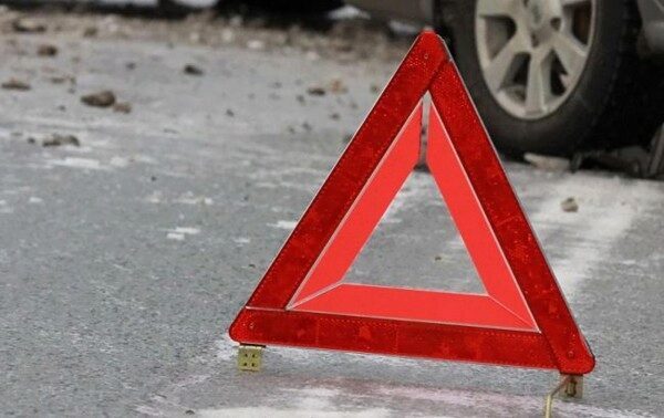 В ДТП в Воронеже таксист погиб, протаранив столб, пассажир в больнице