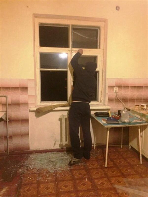 В Горловке озвучили адреса домов, поврежденных вечерним обстрелом