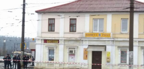 В Харькове неизвестный захватил заложников в отделении Укрпочты