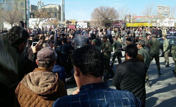 В Иране в массовых протестах погибли 2 человека