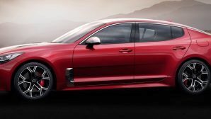 В Kia назвали начальную цену нового фастбека Kia Stinger для России