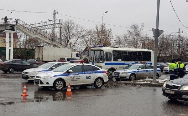 В квартире экс-директора фабрики «Меньшевик» Аверьянова проходят обыски