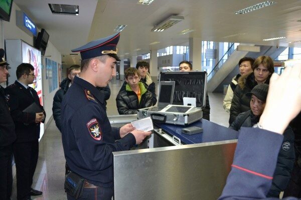 В Москве 2 пассажира устроили пьяный дебош на борту самолета