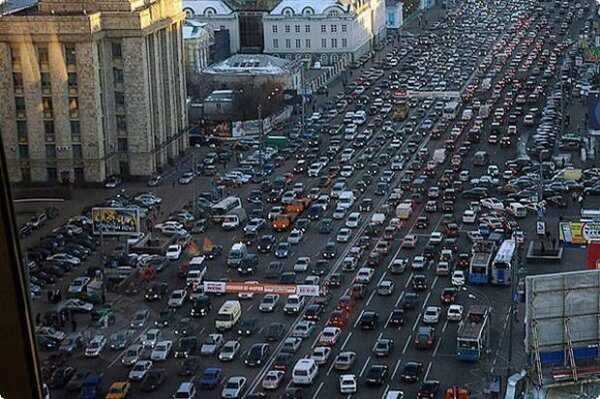 В Москве дорожные заторы выросли до 10 баллов