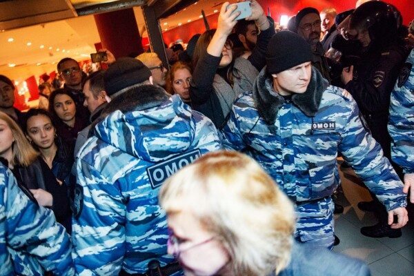 В Москве на активистов SERB составили протоколы за срыв показа фильма