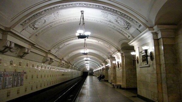 В Москве проверяют станцию метро «Октябрьскую» после звонка о заминировании