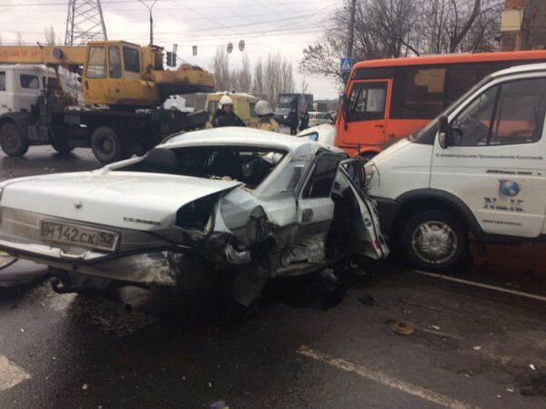 Аварии машин в нижнем новгороде. Авария в Нижнем Новгороде. Массовое ДТП Нижний Новгород. Авария Газель в Нижнем Новгороде. Аварии в Нижнем Новгороде и области.