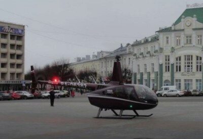 В Орле на центральной площади Ленина приземлился вертолет