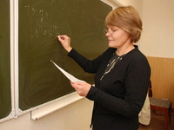 В Пермском крае учителям поднимут зарплату на 200%