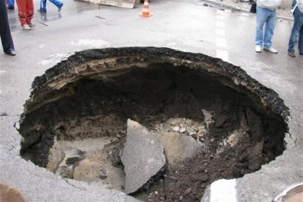 В Петербурге возбудили дело по факту падения женщины в яму с кипятком