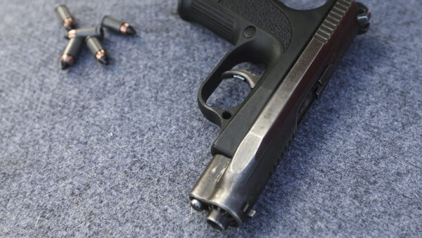 В Санкт-Петербурге ребенок пришел в детсад с пистолетом