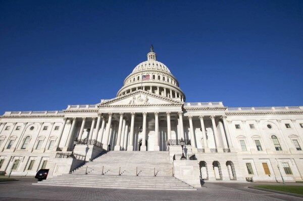В сенате США одобрили крупнейшую за 30 лет налоговую реформу