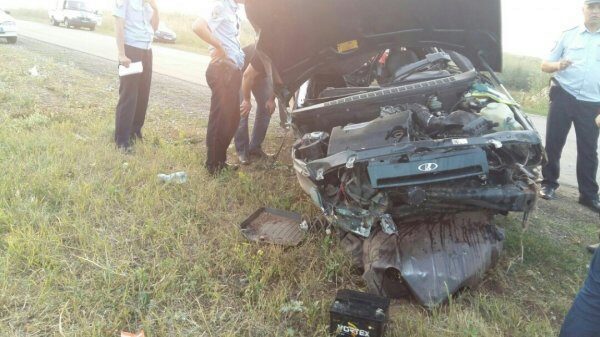 В Татарстане в Заинском районе погибла девушка, врезавшись на авто в грузовик