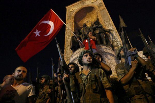 В Турции из-за мятежа уволили 2,7 тыс военных и чиновников