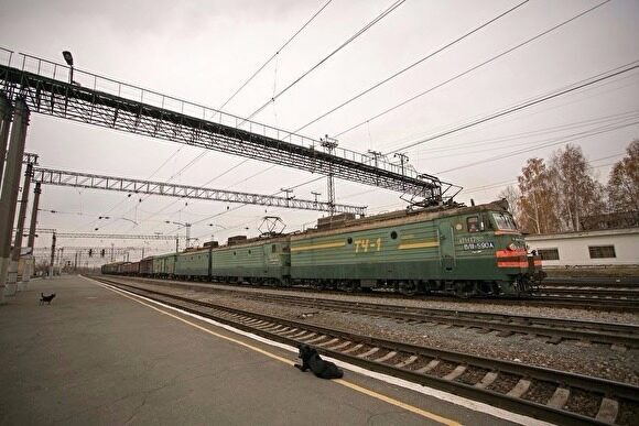В Челябинской области школьники атаковали проходящий поезд