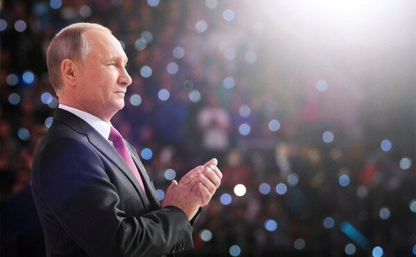 ВЦИОМ: Путин стабильно лидирует в рейтинге доверия политикам