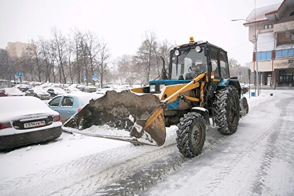В Екатеринбурге для борьбы со льдом предлагают изменить правила уборки тротуаров