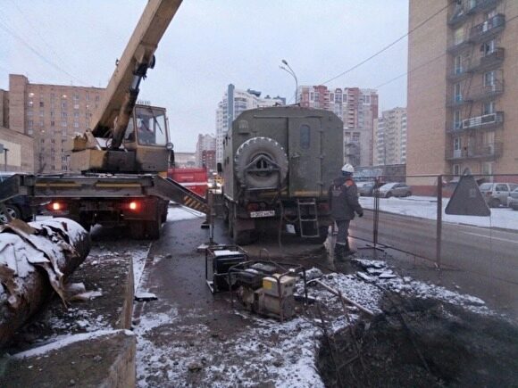 В Екатеринбурге из-за аварии на сетях 180 домов у Центрального стадиона остались без тепла