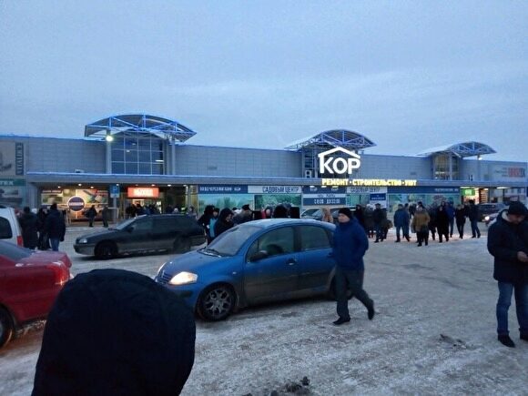 В Екатеринбурге из-за сообщения о бомбе эвакуирован торговый комплекс