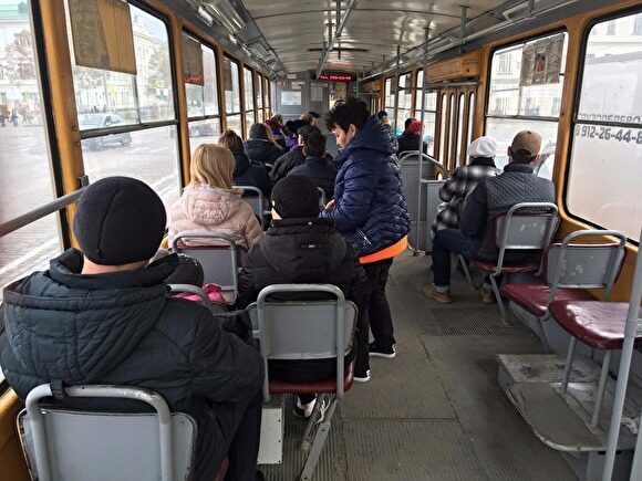 В Екатеринбурге из автобуса выгнали школьника, пытавшегося расплатиться валютой США