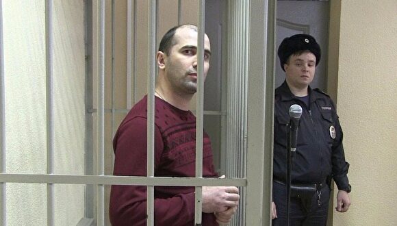 В Екатеринбурге мужчину, вымогавшего у бизнесменов деньги, посадили почти на 10 лет