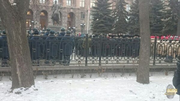 В Екатеринбурге перекрыли проспект Ленина из-за возложения цветов к памятнику Жукова