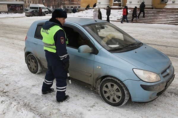 В Екатеринбурге водитель Lada Priora протаранил три автомобиля