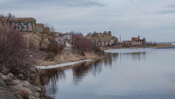 В Кронштадте начали строить военно-исторический комплекс «Партизанская деревня»