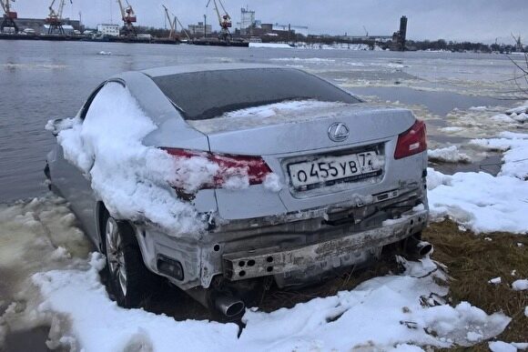 Владелицей Lexus, который плавал несколько дней по Волге, оказалась жительница Ямала