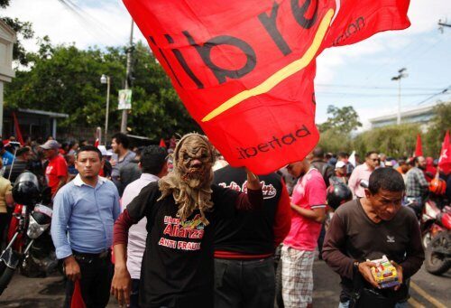 Власти Гондураса ввели в стране комендантский час из-за массовых беспорядков
