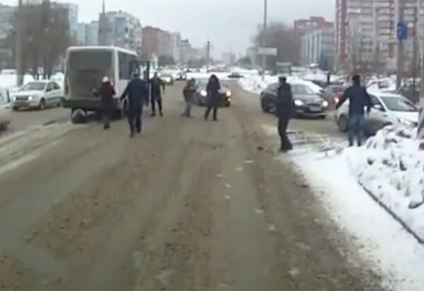В Тольятти девушку сбили сразу два маршрутных автобуса