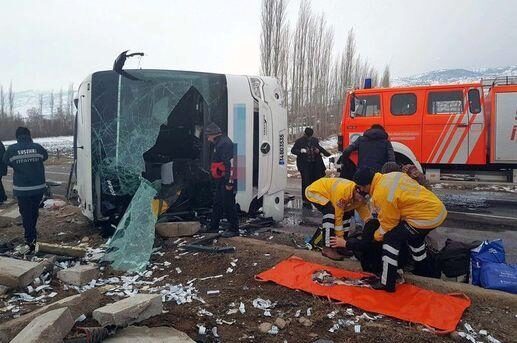 В Турции 20 человек ранены при перевороте автобуса