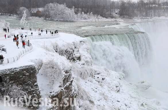 Застывшая мощь: замерз Ниагарский водопад (ФОТО, ВИДЕО)