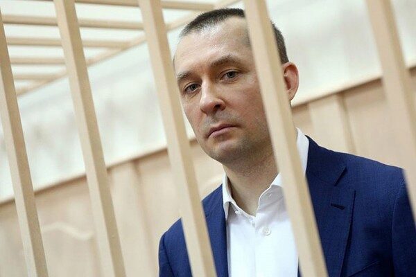 Жена полковника Дмитрия Захарченко опасается уголовного преследования