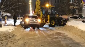 Женщина-водитель протаранила снегоуборочный трактор в Ульяновске