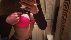 Жителей Воронежа поразило откровенное фото девушки с большой грудью