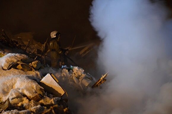 Жители Химмаша уже четвертые сутки мучаются от запаха гари и дыма из-за тлеющей свалки