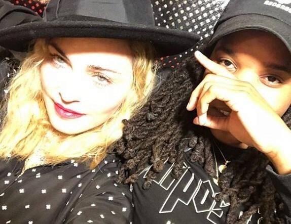 59-летняя Мадонна удивила Instagram некрасивым снимком топлес