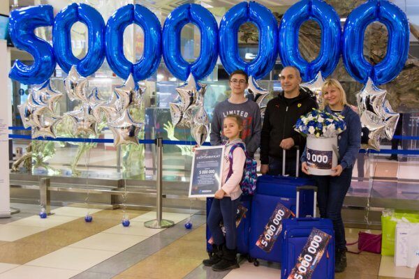 8-летняя горожанка Барнаула стала пятимиллионным пассажиром Толмачево